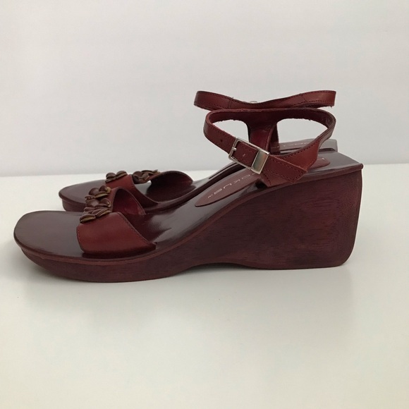 Vintage Leather Wood Sandals - Picture 7 of 9